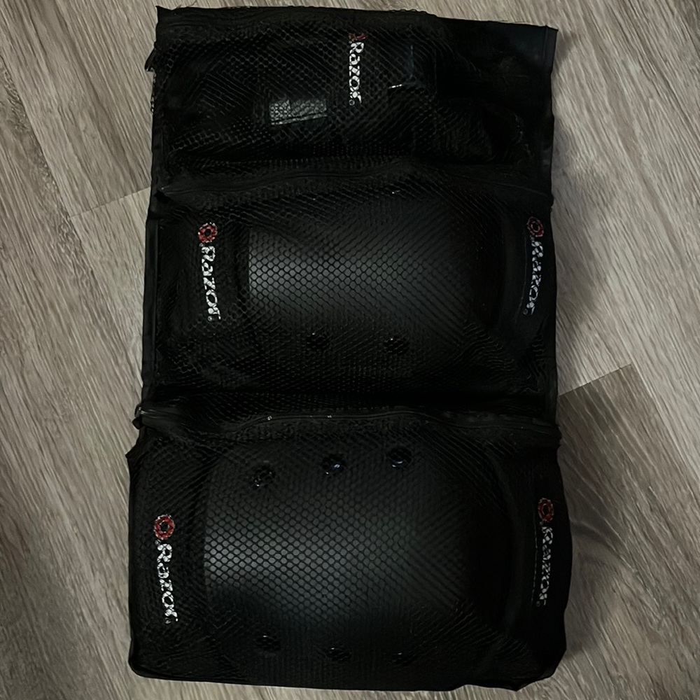 Razor set- knee, elbow & wrist pads (unisex) only used a couple of times - $14!
